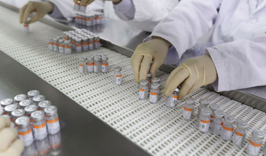 Ministério da Saúde receberá 8,2 milhões de doses de vacina até sexta