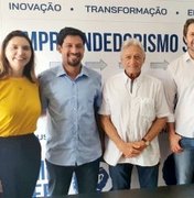 Ao lado de Teotônio Vilela, Rodrigo Cunha anuncia Jó Pereira como vice