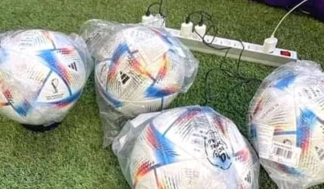 Imagem da Bola da Copa do Mundo carregada na tomada viraliza; entenda a inovação