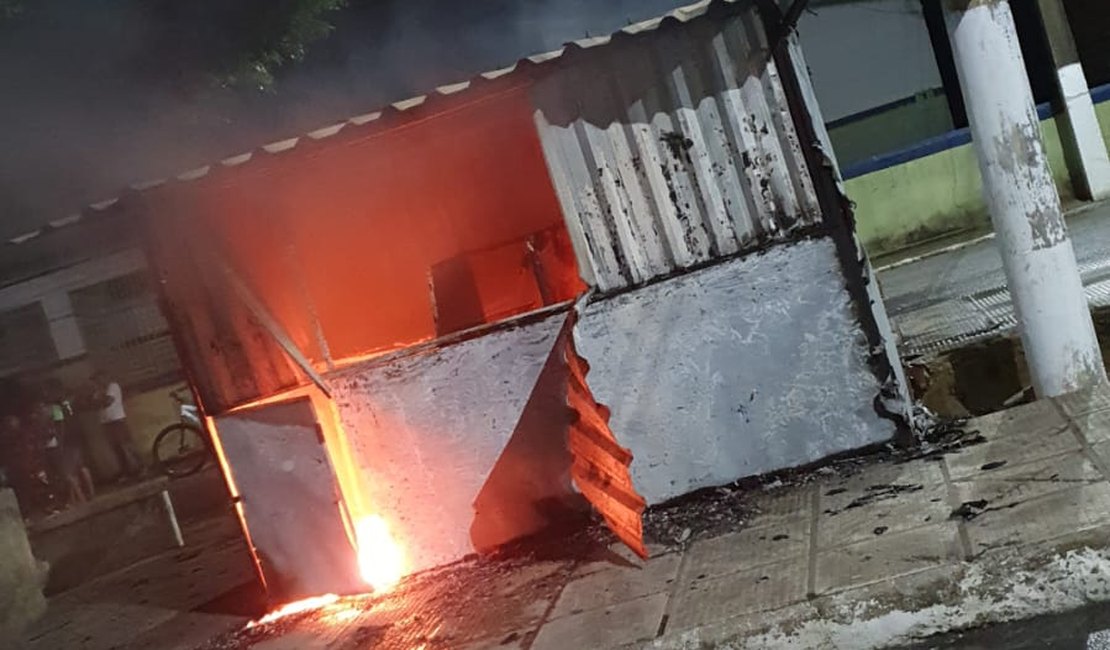 Barraca de pastel pega fogo em Limoeiro de Anadia
