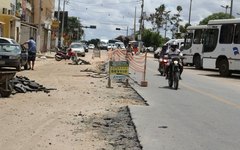 Secretaria de Desenvolvimento Urbano e Obras revitaliza ruas de Arapiraca