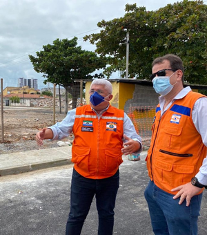 Secretário nacional visita bairros atingidos por rachaduras em Maceió