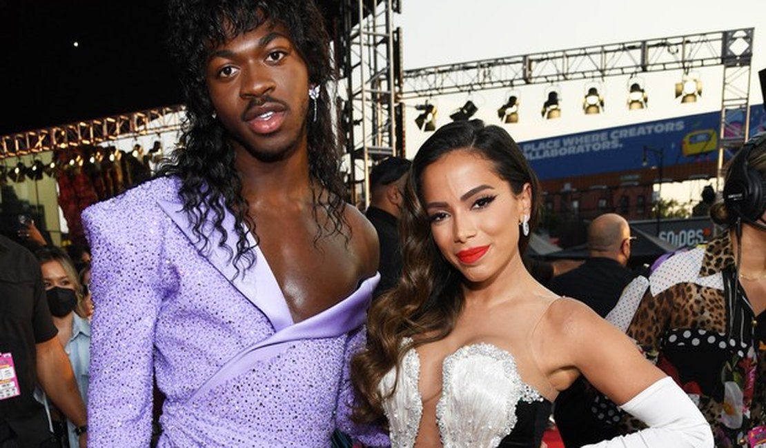 Anitta é chamada de rainha por rapper americano após conversa intimista: 'Fez a minha noite'