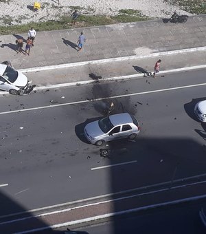 [Vídeo] Acidente envolvendo dois carros deixa quatro pessoas feridas no Pontal da Barra