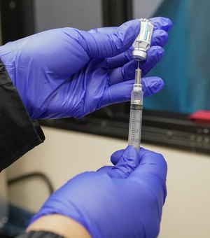 Nova York começa a vacinar jovens entre 16 e 29 anos contra a Covid-19