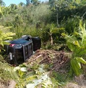 Carro capota e deixa três pessoas feridas em Santa Luzia do Norte
