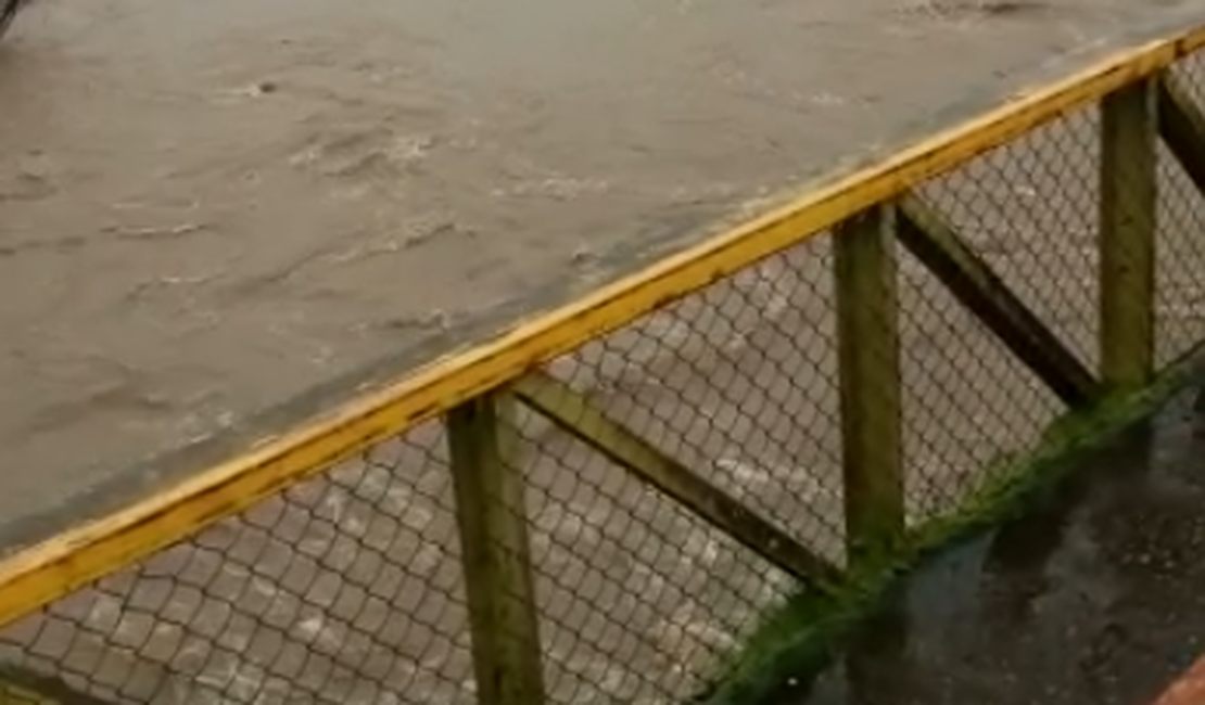 Nível do Rio Mundaú sobe e Semarh alerta para risco de inundação