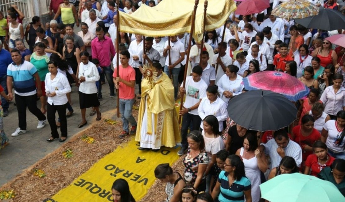 Católicos celebram a tradicional solenidade de Corpus Christi