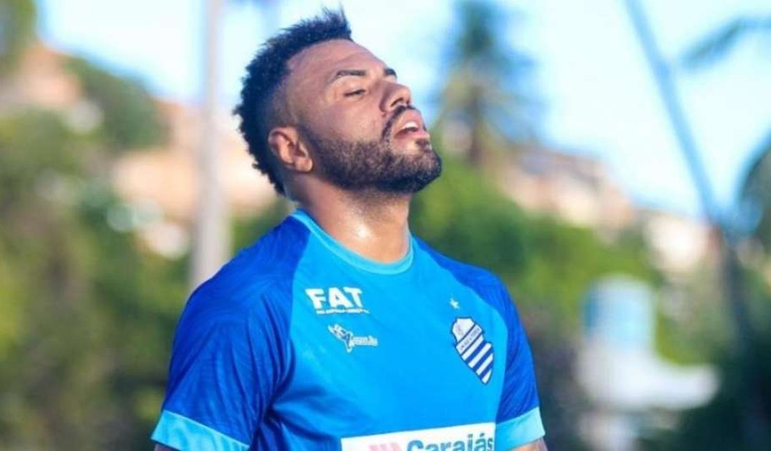 Com chegada de centroavantes, Cassiano vê briga 'de alto nível' por titularidade