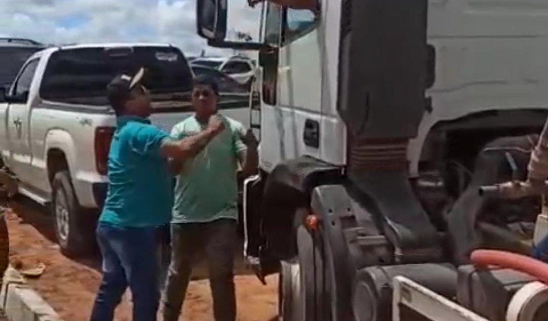 Pré-candidato da oposição agride e tenta impedir trabalho de motorista de caminhão pipa em Lagoa da Canoa