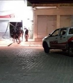 Bando armado e encapuzado explode agência do Bradesco no Município de Inhapi