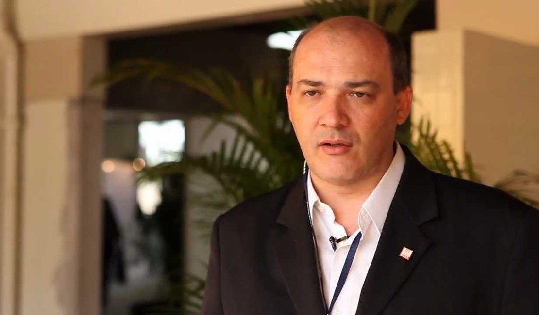 Josealdo Tonholo é aclamado candidato a reitor da UFAL