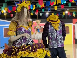 Exposição de trajes juninos e sanfonas antigas encanta visitantes do Arapiraca Garden Shopping