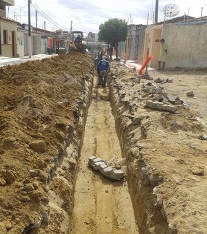 Prefeitura intensifica obras e liberação de ruas em bairros de Arapiraca   
