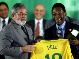 Lula vai à Vila Belmiro para o velório de Pelé