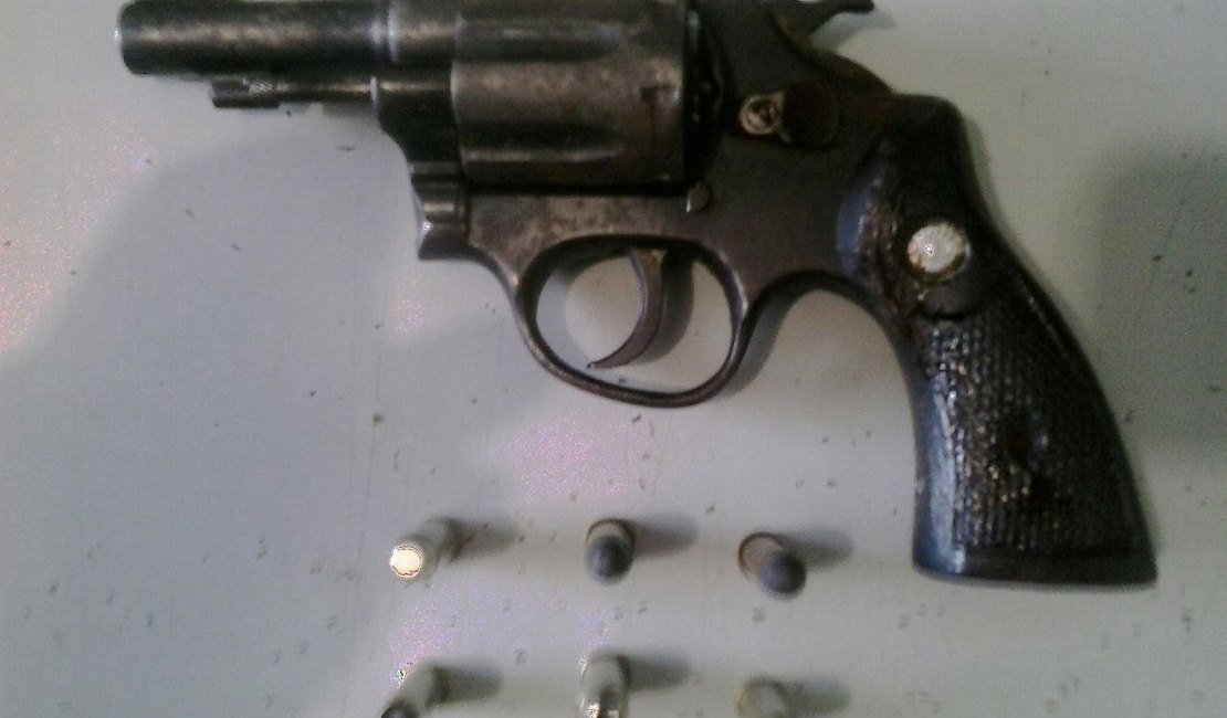 Após denúncia, homem é preso por posse ilegal de armas de fogo em Maceió