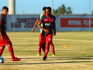 Tinga é regularizado e fica à disposição para estrear pelo CRB