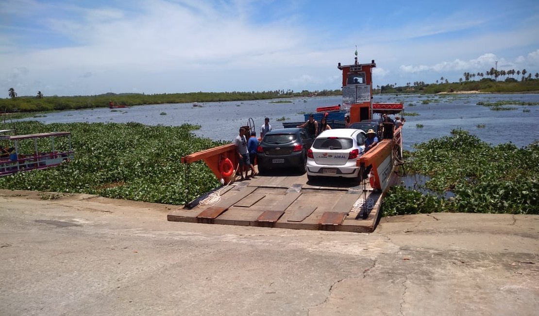 Idoso sofre queda na travessia da balsa no rio Manguaba