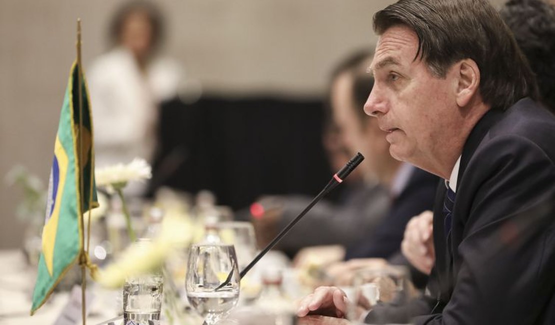 Bolsonaro diz que fim de visto para turistas beneficiará economia