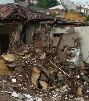Veja como ficou casa vizinha ao prédio que desabou em Garanhuns