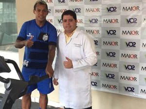 Meia Marcelinho Paraíba dá drible no Campinense e fecha com o rival Treze