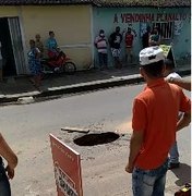 [Vídeo] Após veículo cair em buraco, moradores reclamam da falta de infraestrutura no bairro Planalto, em Arapiraca