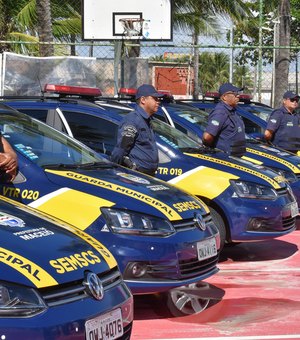 Prefeito Rui Palmeira entrega novas viaturas à Guarda Municipal