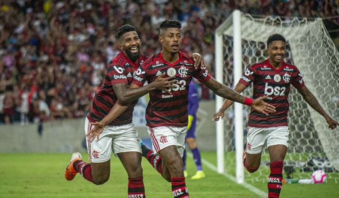 Flamengo despacha o Flu e segue líder isolado do Brasileirão