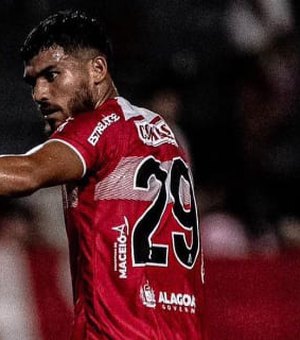 Bruno Silva celebra gol importante pelo CRB