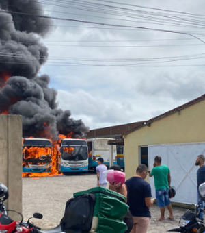 Incêndio em garagem de empresa de ônibus será investigado pela Polícia Civil