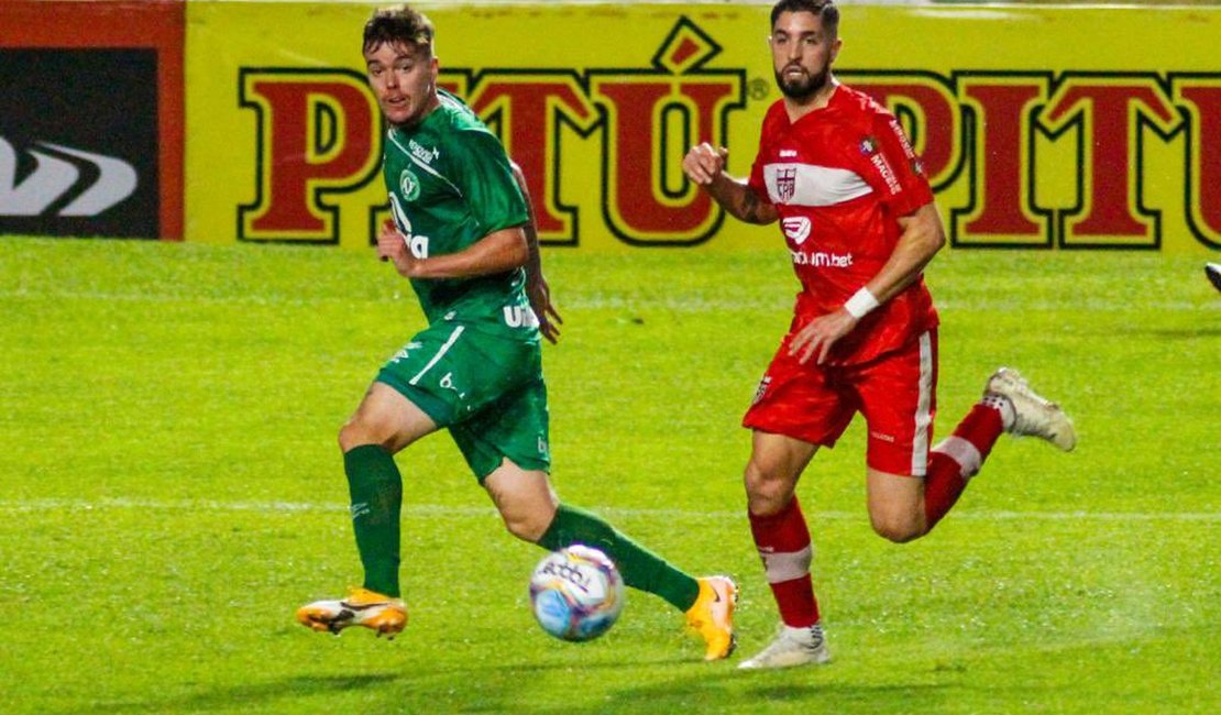 CRB perde para a Chapecoense e se complica na Série B