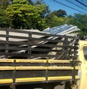 Trio é preso tentando roubar telhado de alumínio na Ponta Verde