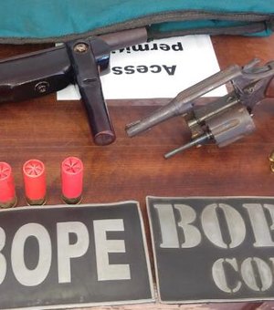 Dois são presos por posse ilegal de arma de fogo em Canafístula