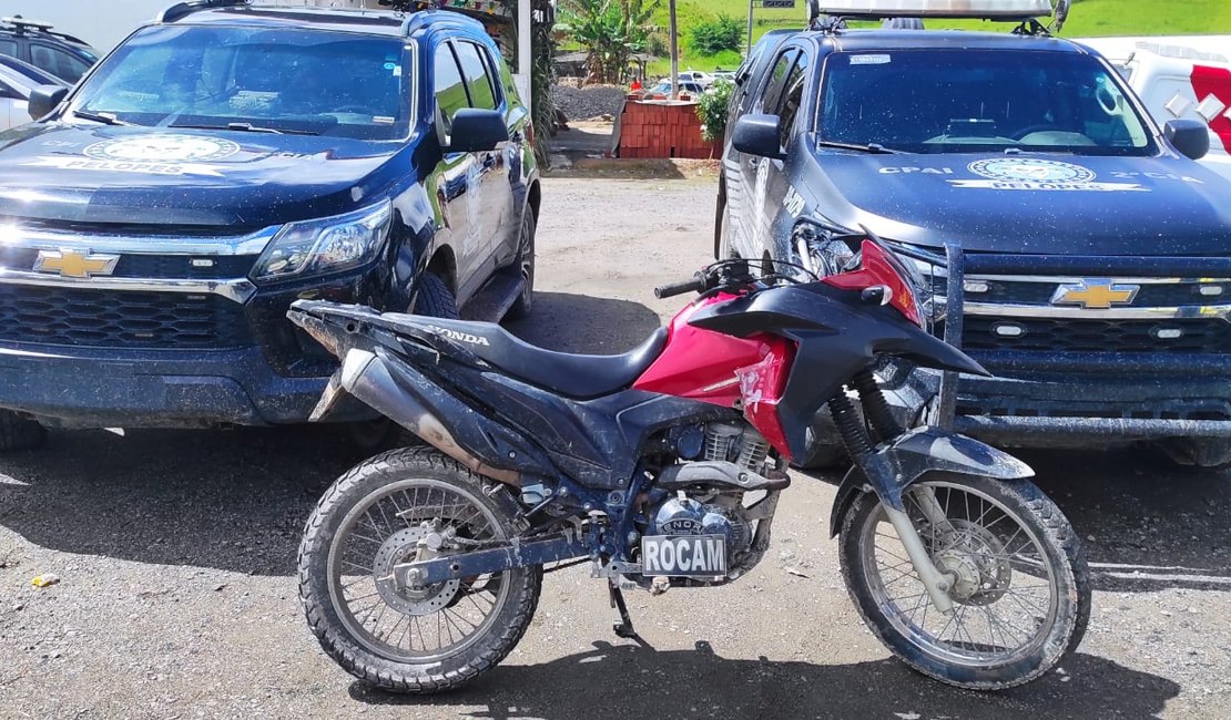 Veículo roubado em Pernambuco é achado abandonado em Novo Lino