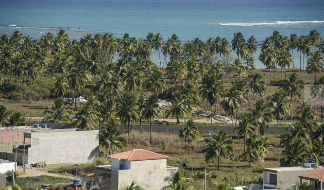  Construção desenfreada de hotéis isola praia em São Miguel dos Milagres 