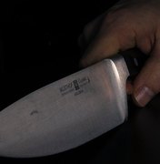 Jovem tenta matar padrasto a facadas em Pão de Açúcar
