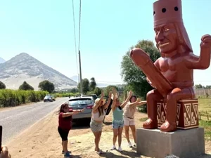 Estátua bem-dotada escandaliza o Peru, mas é seu próximo hit turístico