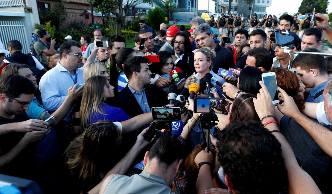 'Ataque especulativo' não barrará candidatura de Lula, diz Gleisi