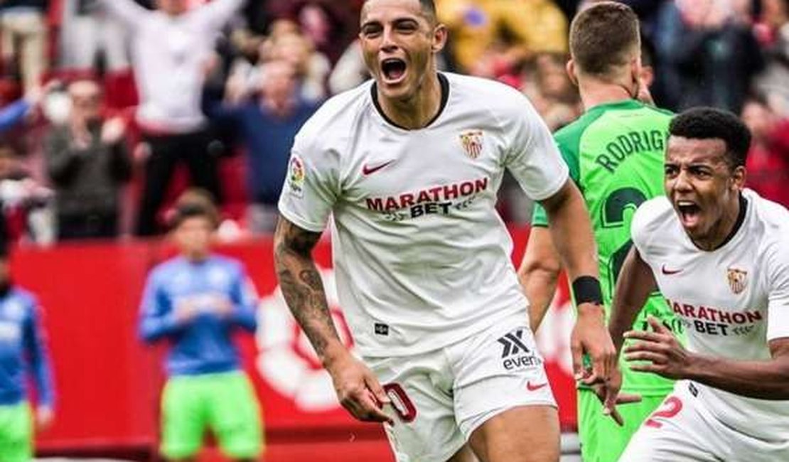 Liverpool monitora o zagueiro brasileiro Diego Carlos, do Sevilla