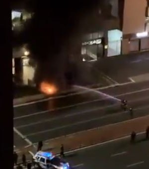 Fogo atinge estação de metrô na avenida Paulista, em SP