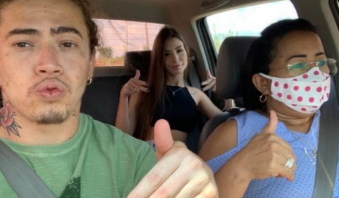 “Quem tem que gostar é ele”, diz mãe de Whindersson sobre namorada do filho