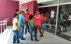 Servidores da prefeitura de Campo Grande cobram salários atrasados