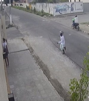 [Vídeo ] Diarista é assaltada quando chegava ao trabalho em Arapiraca