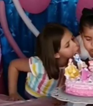 [Vídeo] Menina apaga vela de aniversariante e festa termina em confusão