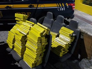 Cerca de 200 de maconha são apreendidas em ônibus que vinha de Sergipe a Alagoas