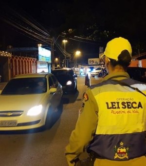 Lei Seca prende condutor por embriaguez e autua mais tês em Maceió