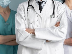 Novo estudo aponta concentração de médicos em Maceió