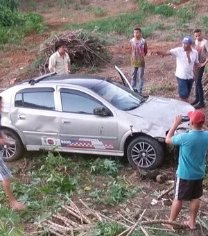 Taxista perde o controle do veículo e sofre acidente em Porto Calvo