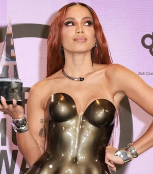 Anitta ganha prêmio no American Music Awards
