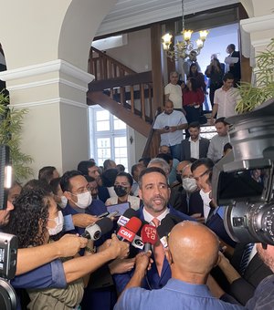 Aliados questionam ausência de Renan Filho na formalização da candidatura de Dantas ao Governo